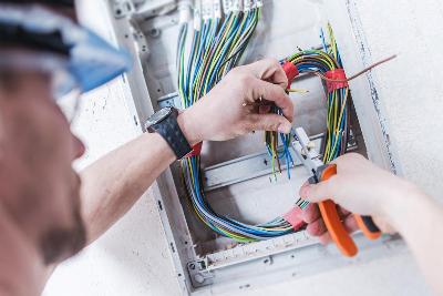 Electrician in Heating Engineer and Farnborough electrician re wiring
